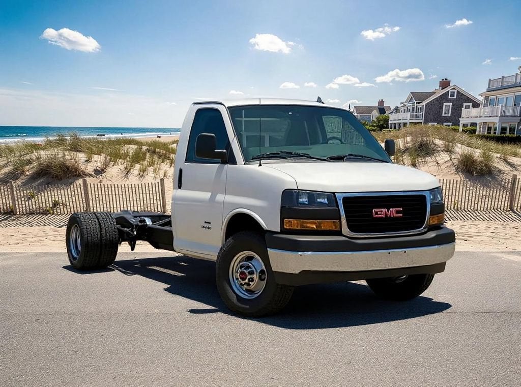 2025 GMC Savana Cutaway 4500